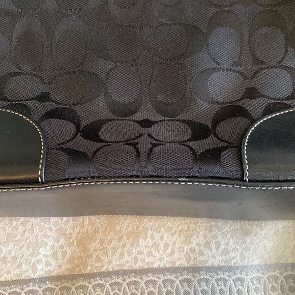 Coach Black Canvas Women’s Shoulder to Crossbody Bag - Picture 3 of 7